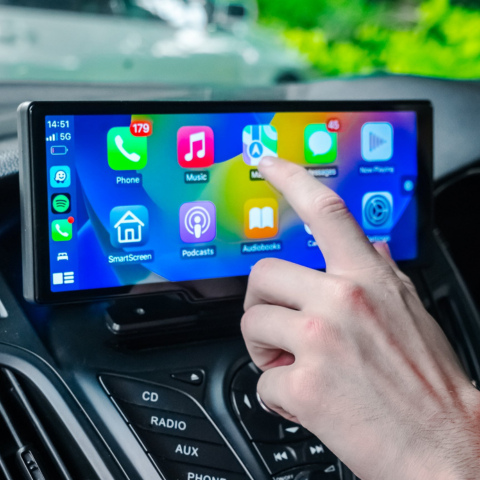 Ασύρτητη Πολυμέσα Οθόνη – Απλοποιημένη Συνδεσιμότητα Και Πλοήγηση